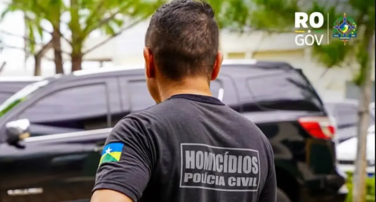 Adolescente de 14 anos é flagrado pilotando motoneta com carona sem capacete e foge da PM