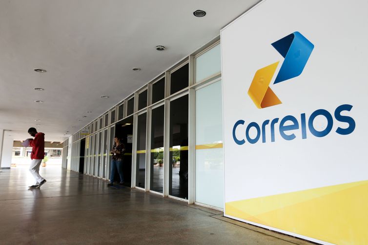 Beneficiários do INSS podem contestar descontos indevidos nos Correios