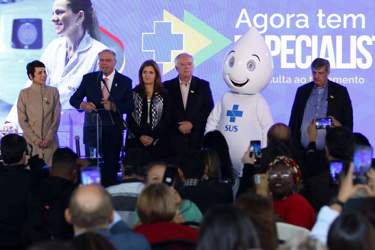 Equipamentos para tratamento do câncer são entregues para seis cidades