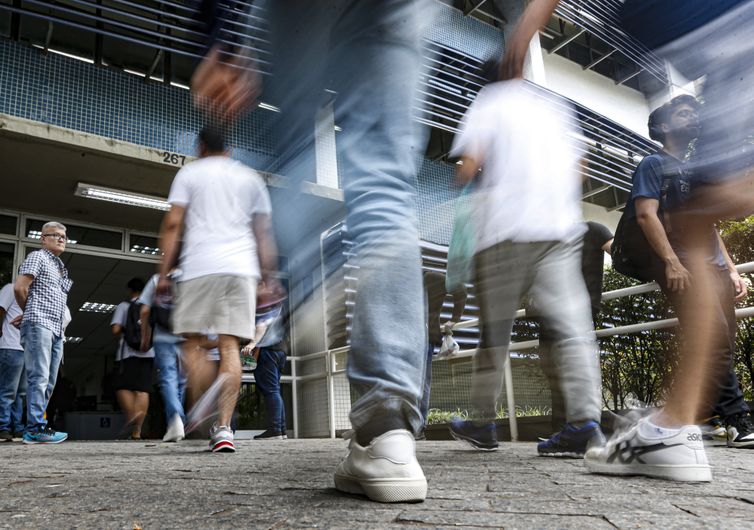 Estudantes da rede pública terão pré-inscrição automática no Enem