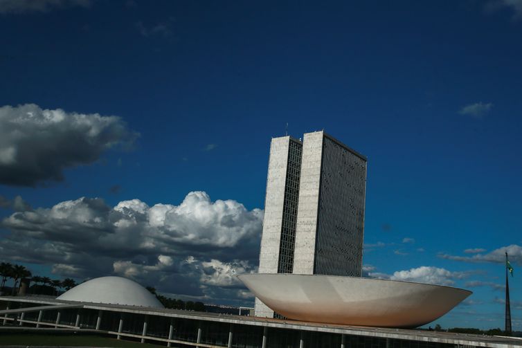 Estudo mapeia “bancada da bala”, que tem poucos projetos sobre armas