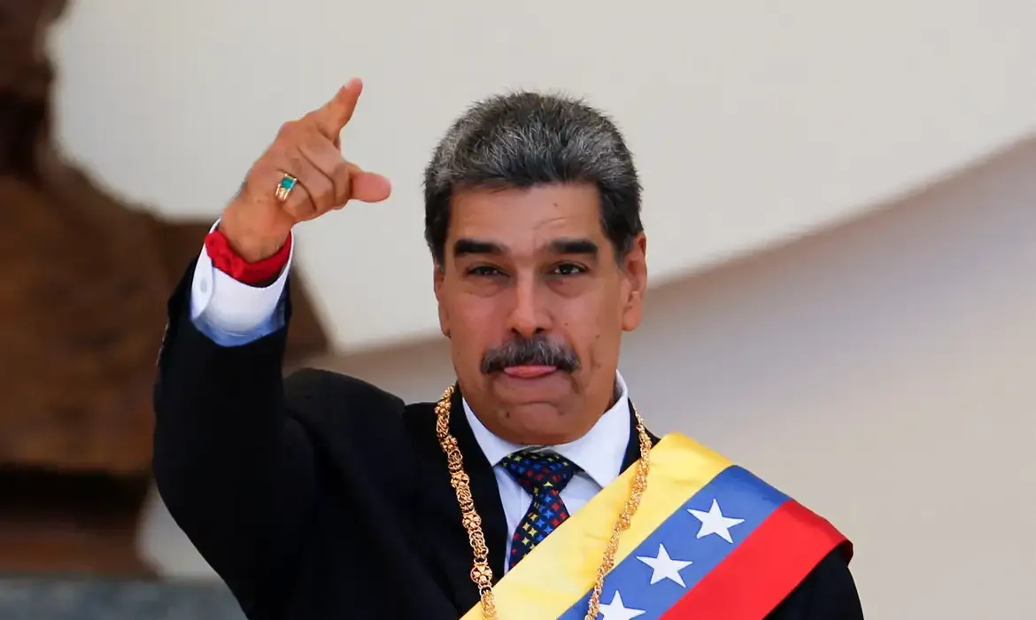 Governo venezuelano ignora cobranças brasileiras dívida de R$ 9,8 bilhões com BNDES e brasileiros pagam a conta