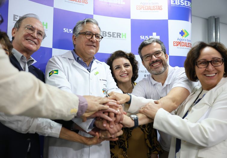 Padilha participa de 1º mutirão de cirurgias para reduzir fila do SUS 