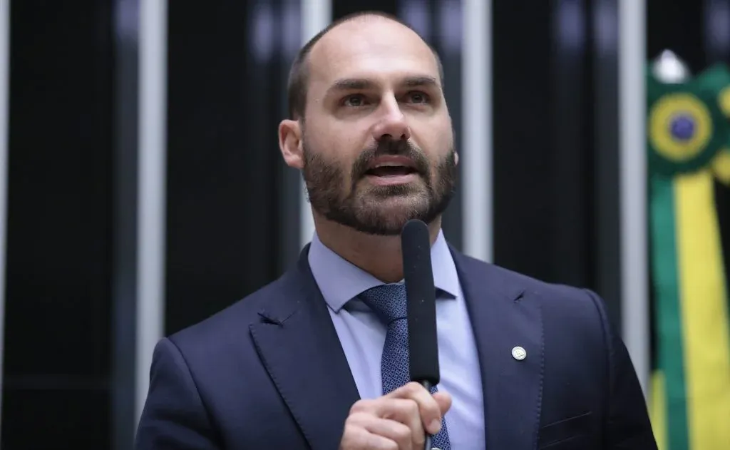 PF abre investigação contra eduardo Bolsonaro por ordem do STF