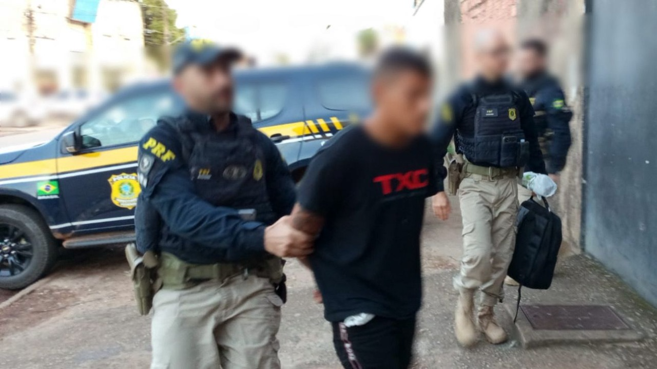 PRF e Receita Federal prendem integrante de facção criminosa com drogas na BR-364