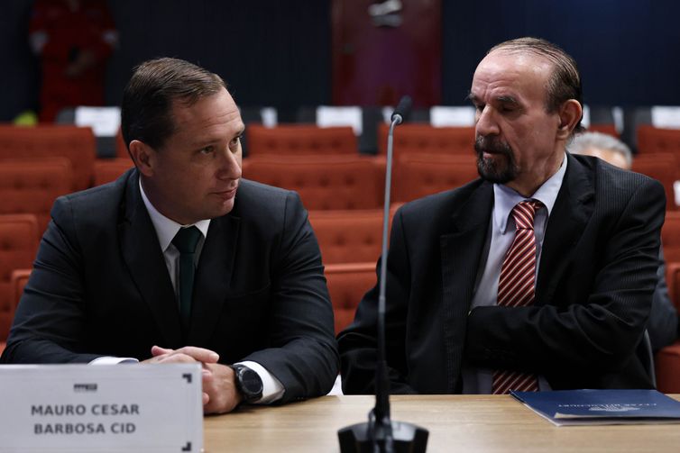 Cid confirma que Bolsonaro presenciou apresentação de minuta golpista 