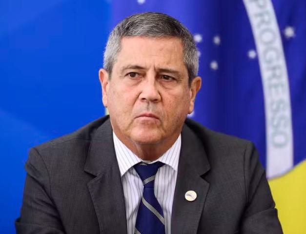 Cid diz que entregou dinheiro em sacola a pedido de Braga Netto