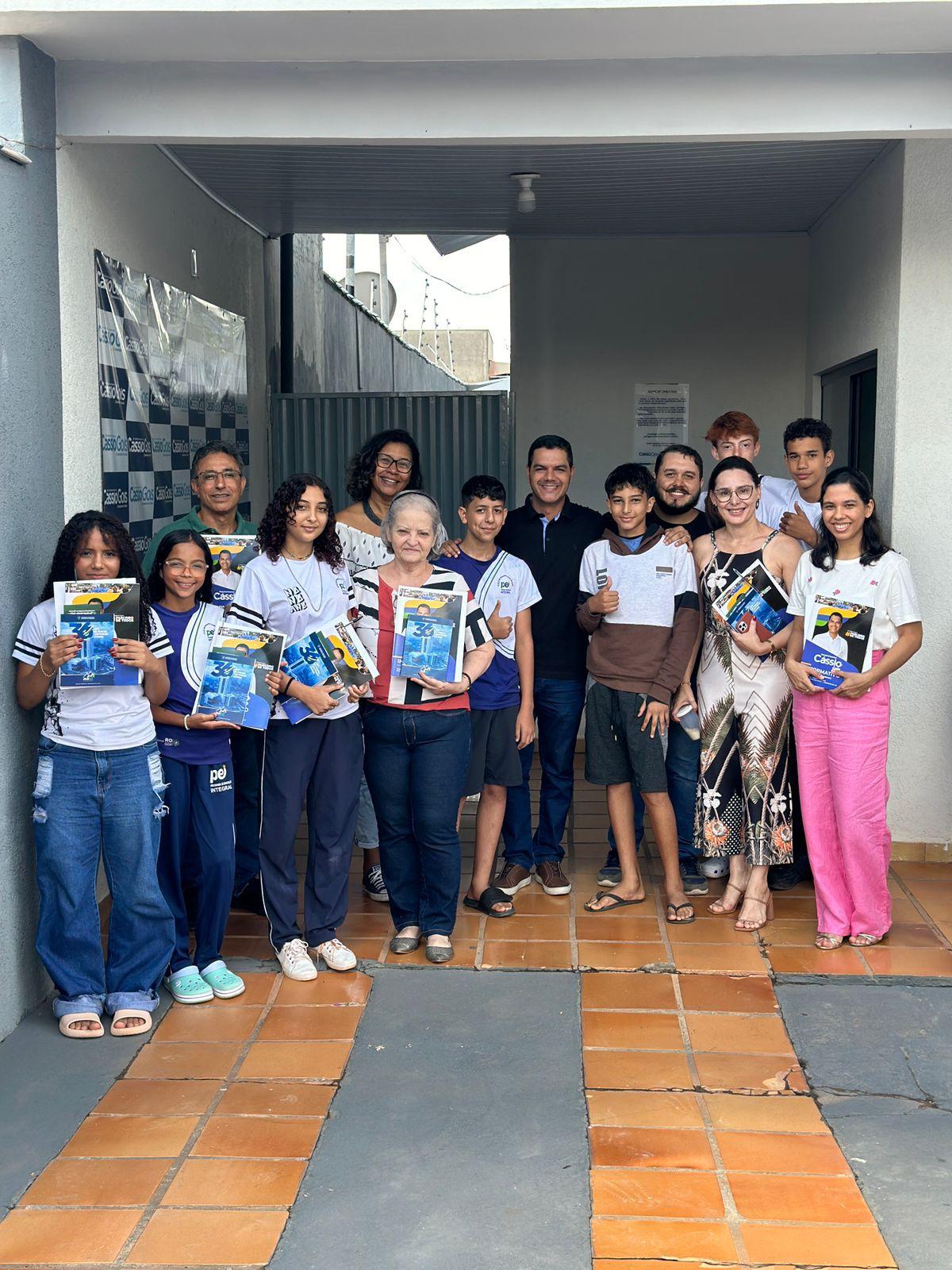 Deputado Cássio Gois recebe alunos da Escola Honorina Lucas de Brito em projeto educacional inovador