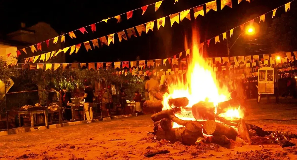 Distribuidoras de energia alertam sobre os perigos de soltar balões e acender fogueiras perto da rede elétrica durante as festas juninas e julinas