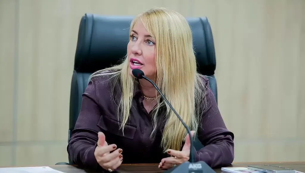 Ieda Chaves sugere que Seduc afixe cartazes com canais para denúncias de abuso sexual infantojuvenil