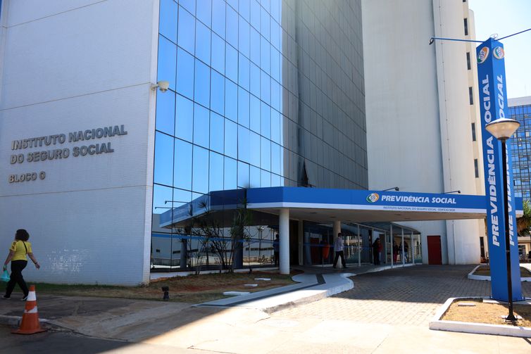 INSS: Justiça bloqueia R$ 2,8 bi de envolvidos em descontos ilegais