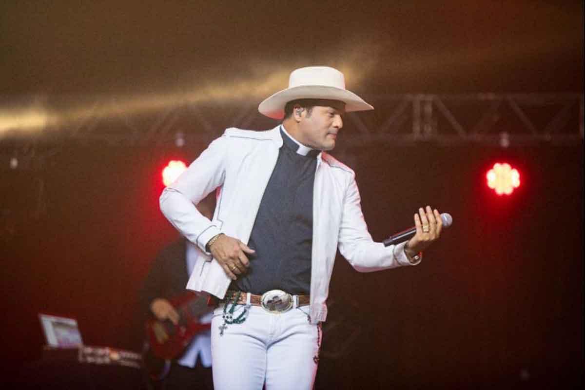 Padre Alessandro Campos leva música católica ao São João da Bahia e receberá R$ 975 mil por três apresentações