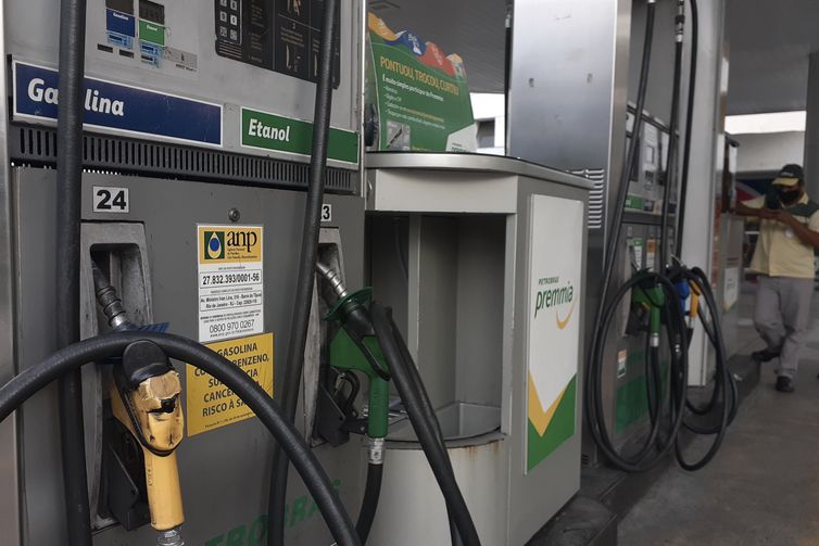 Petrobras reduz preço da gasolina A para as distribuidoras