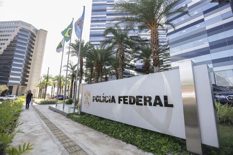 PF faz operação contra quadrilha que lesava clientes da Caixa 