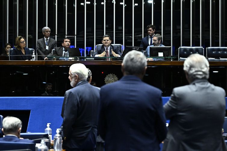 Senado aprova cota de 30% para mulheres em conselhos de estatais