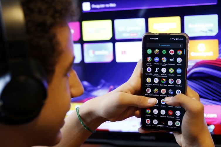 STF retoma julgamento sobre responsabilização das redes sociais