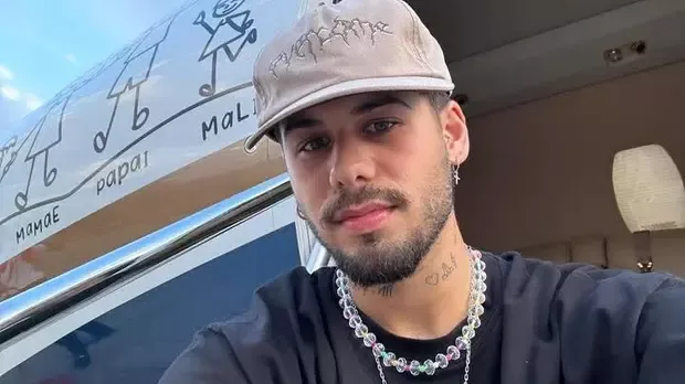 Zé Felipe se emociona em show e volta para casa da mãe após separação de Virgínia Fonseca