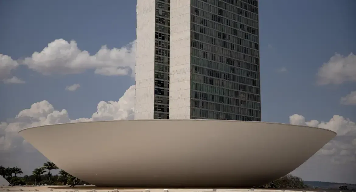 Câmara aprova aumento de pena para homicídio contra agentes de segurança