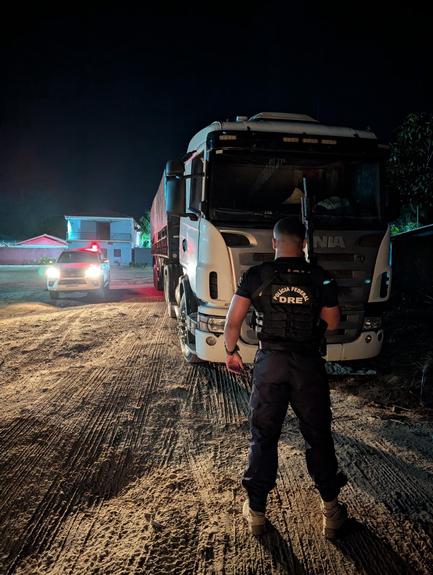 Caminhoneiro é preso por transportar de Rio Branco para Porto velho 40 quilos de drogas