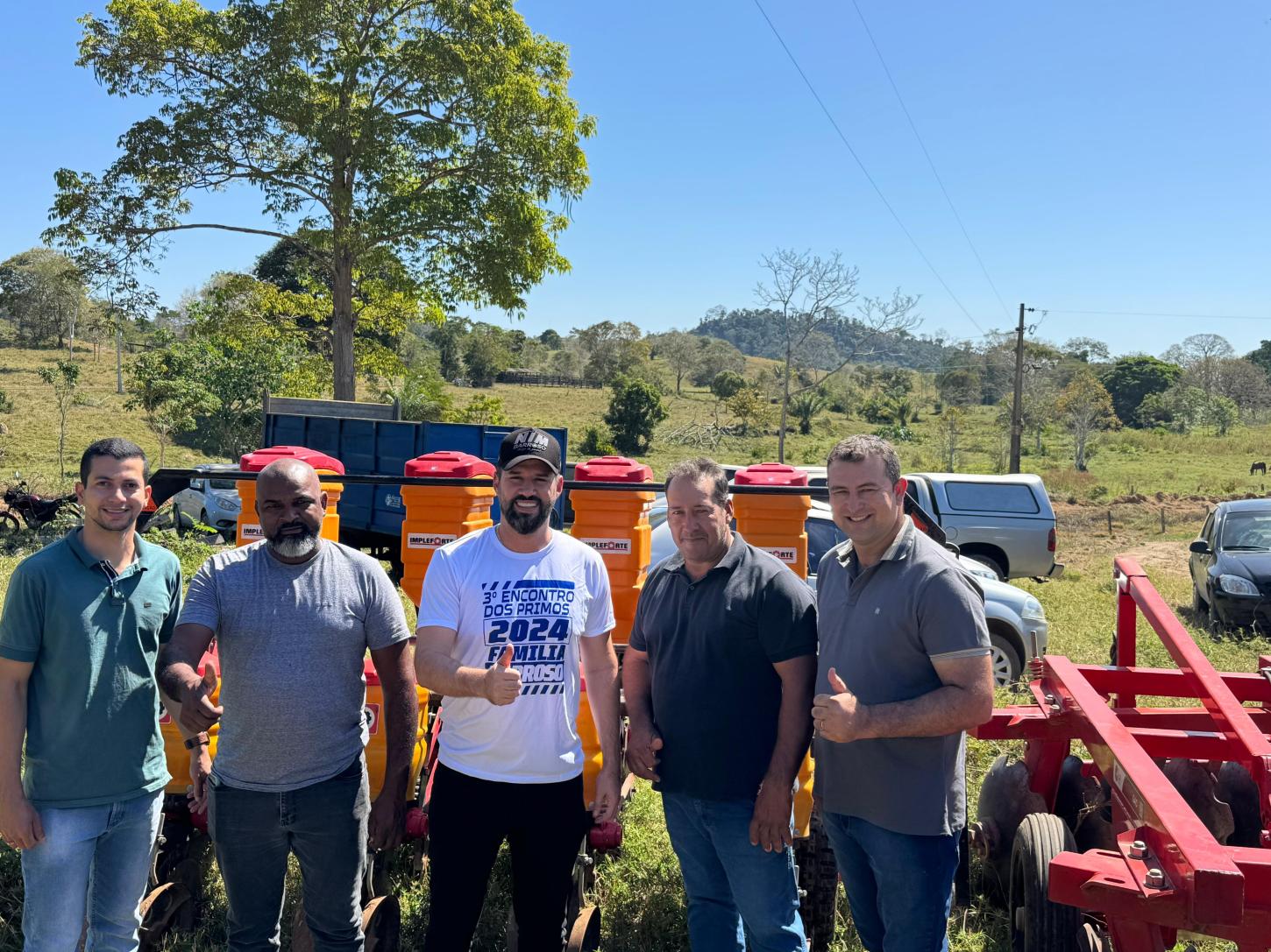 Deputado Nim Barroso realiza importante entrega de equipamentos agrícolas para fortalecer a agricultura familiar em Urupá