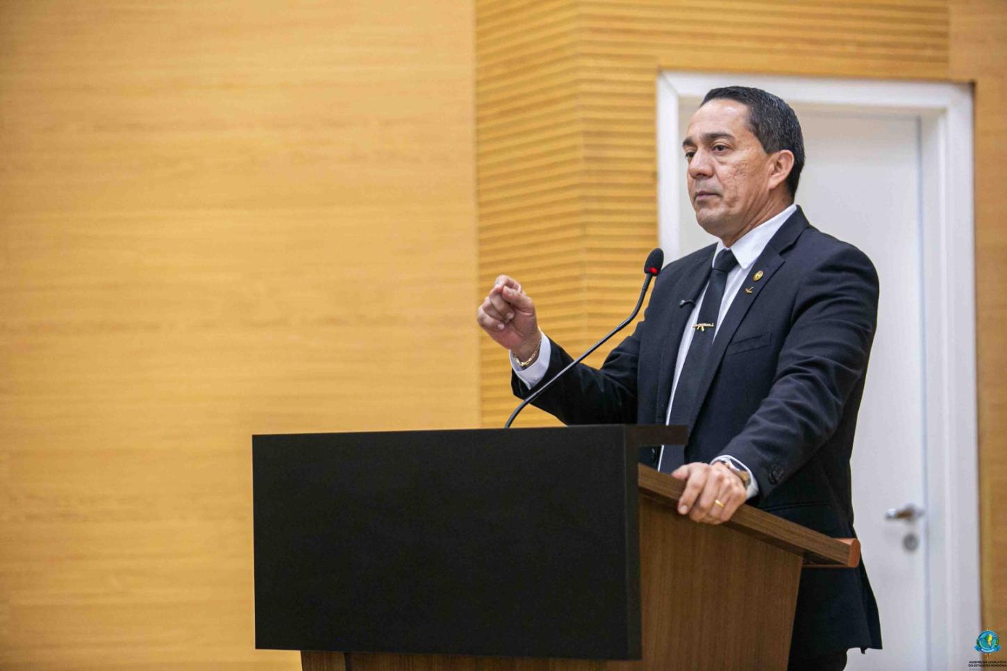 Eyder Brasil defende combate às queimadas em Rondônia