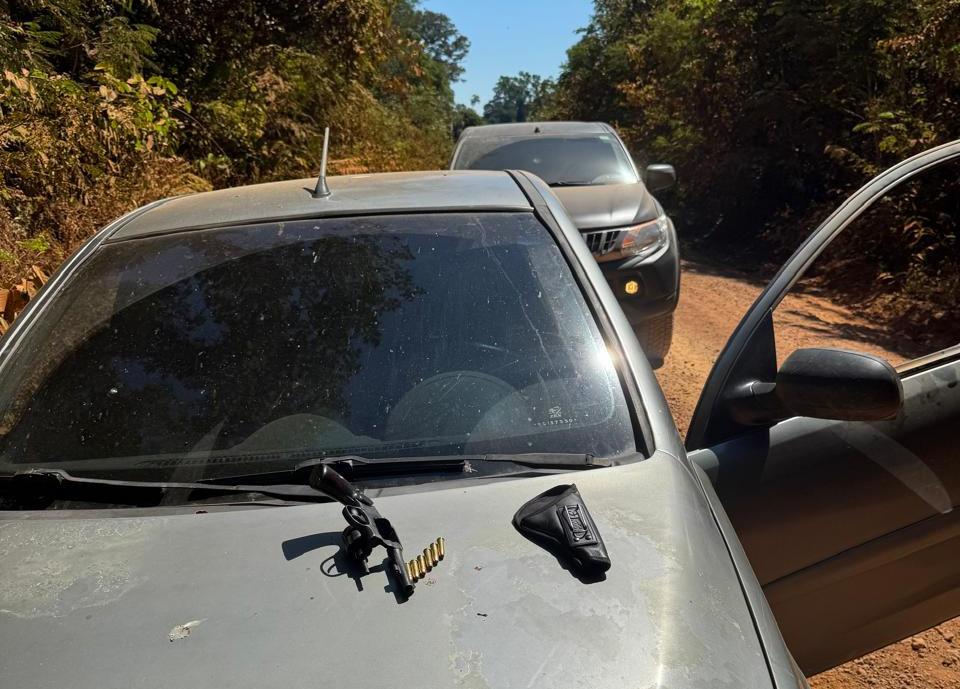 Policiais da especializada em Furtos e Roubos de Veículos prendem homem armado em área de rota de fuga