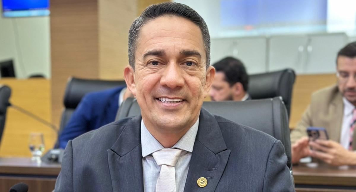 Deputado Eyder Brasil homenageia IPERON com Medalha de Mérito Legislativo pelos 40 anos