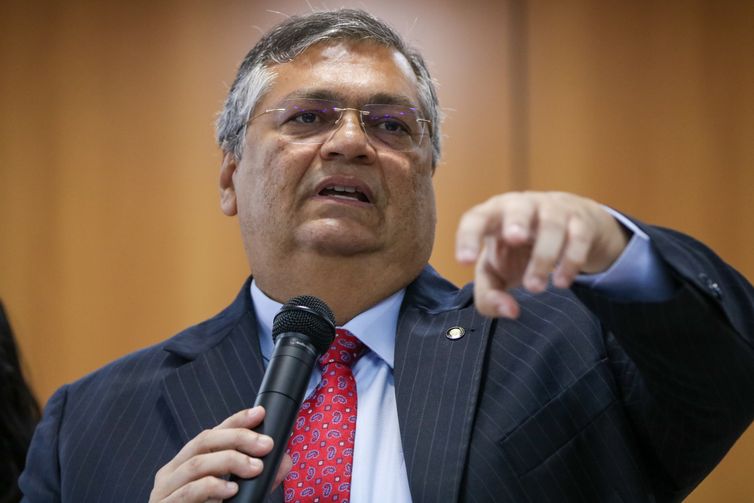 Dino diz que STF não pode ceder a coações, chantagens e ameaças