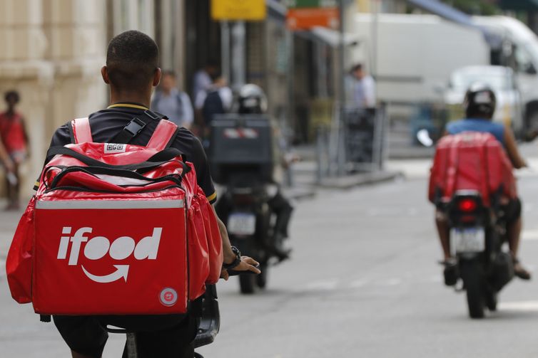 iFood e startup que aluga motos anunciam desconto para entregadores
