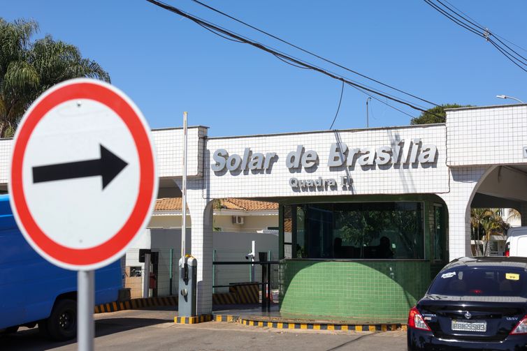 Moraes notifica governo do DF sobre monitoramento de Bolsonaro