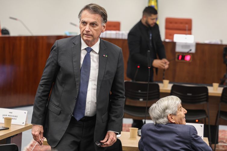 Prisão domiciliar: saiba o que Bolsonaro está proibido de fazer 