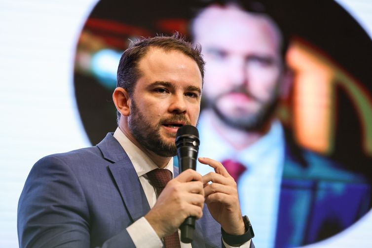 Projeto propõe corte de R$ 19,6 bi em benefícios fiscais em 2026