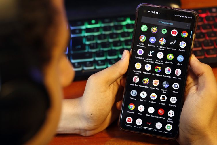 Senado votará amanhã projeto contra adultização de crianças nas redes