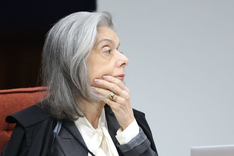 Cármen Lúcia rebate advogado de Ramagem e defende urnas eletrônicas