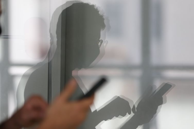 Compradores de celular com restrição criminal são notificados em SP