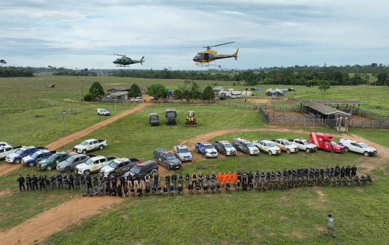 Forças de segurança retiram invasores da Floresta Nacional do Bom Futuro