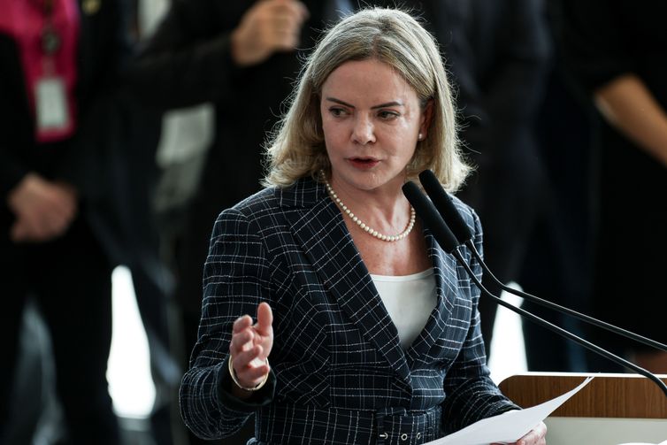 Gleisi critica EUA por fala sobre 