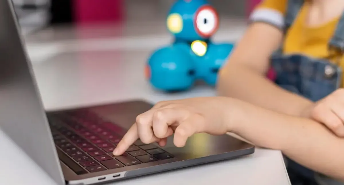 Nova lei garante mais segurança para crianças e adolescentes na internet