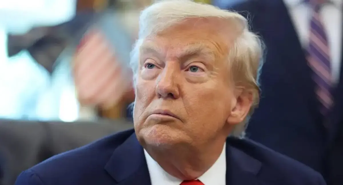 Trump associa autismo a Tylenol e vacinas; OMS e UE rebatem