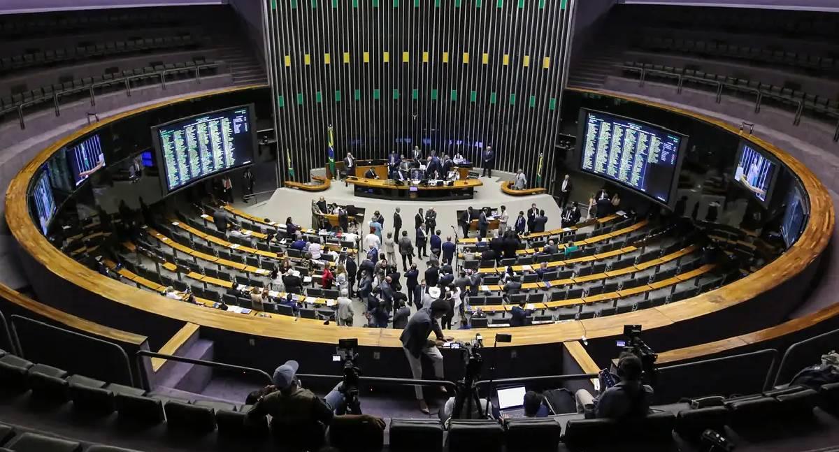 Câmara aprova urgência para votação de projetos com foco em educação