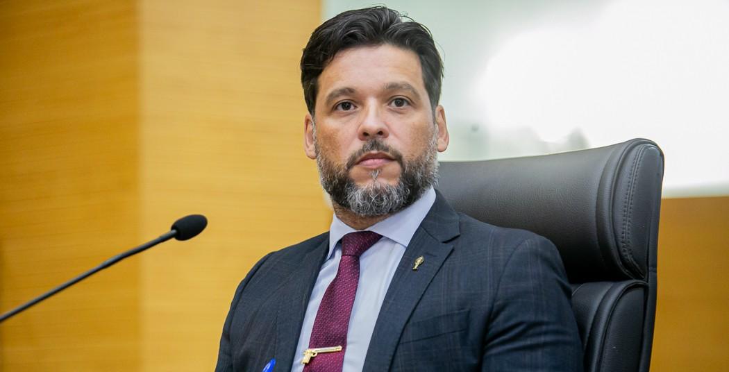 Deputado Delegado Camargo cobra transparência no pagamento de horas extras a servidores do Hospital João Paulo II