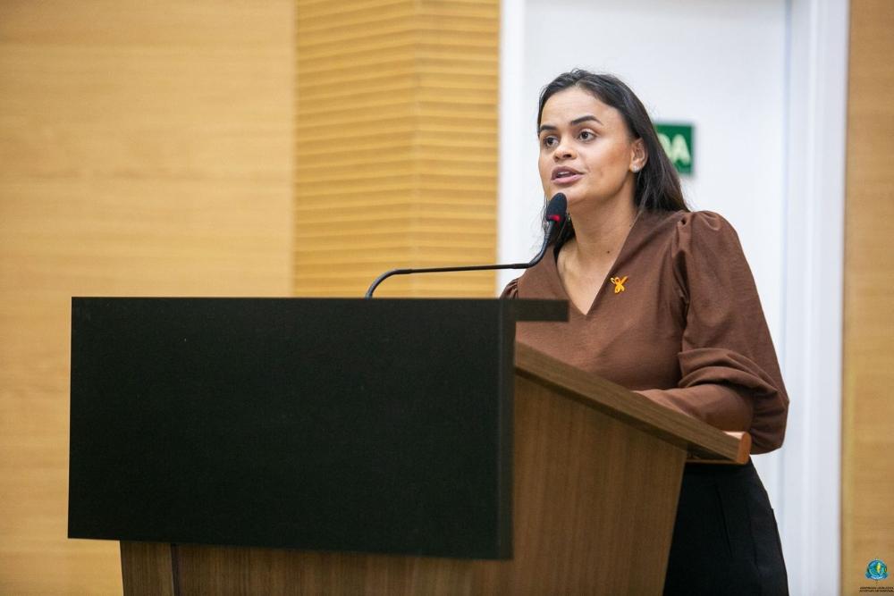 Dra. Taíssa solicita informações sobre apoio às famílias atingidas pela enchente do Rio Madeira