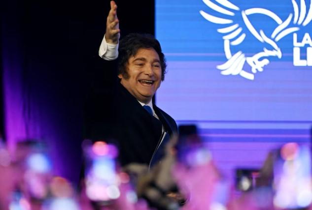 Javier Milei conquista vitória histórica nas eleições legislativas na Argentina
