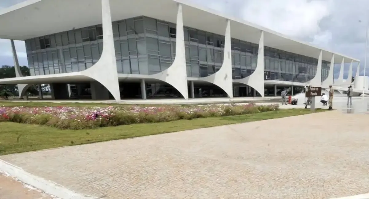 Lula apoia plebiscito popular por taxação de ricos e fim da escala 6×1