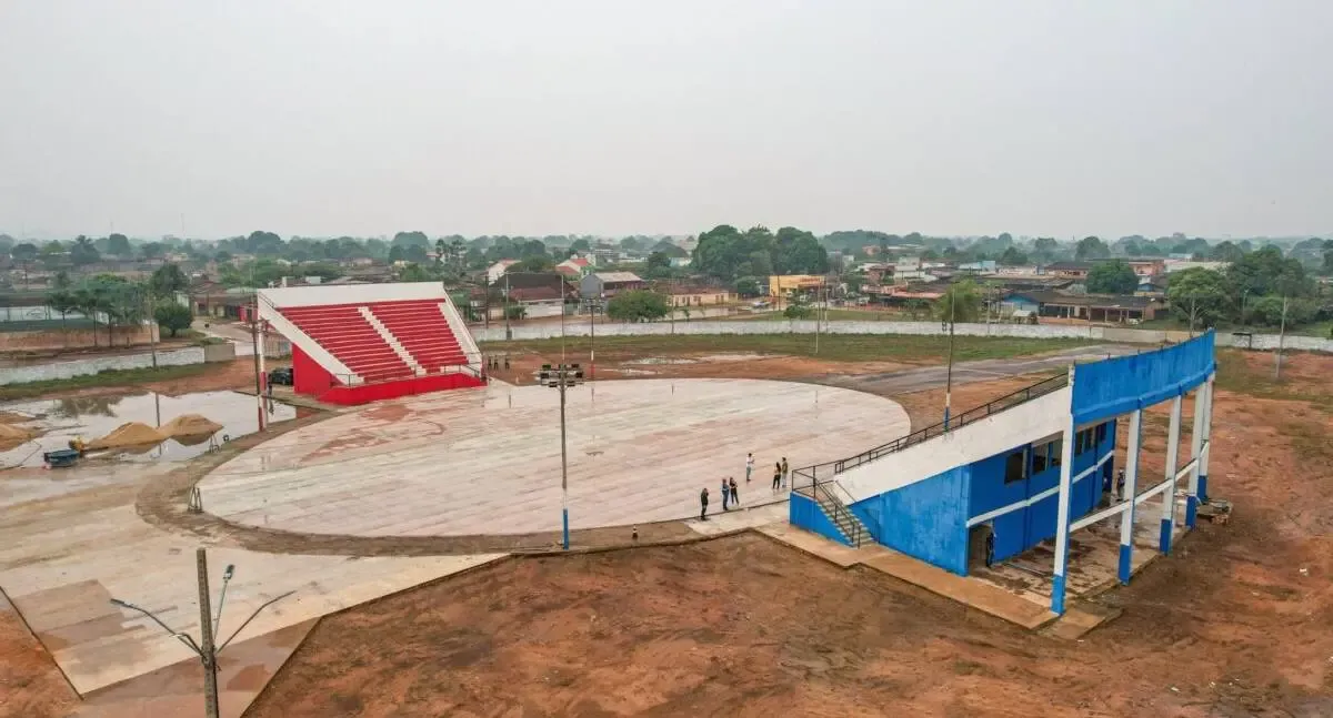Obras no Bumbódromo de Guajará-Mirim avançam e reforçam estrutura cultural para o Duelo na Fronteira 2025