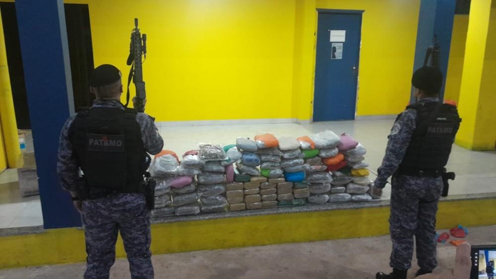 Operação da PM e PRF conjunta apreende 100 kg de maconha e prende homem em Pimenta Bueno