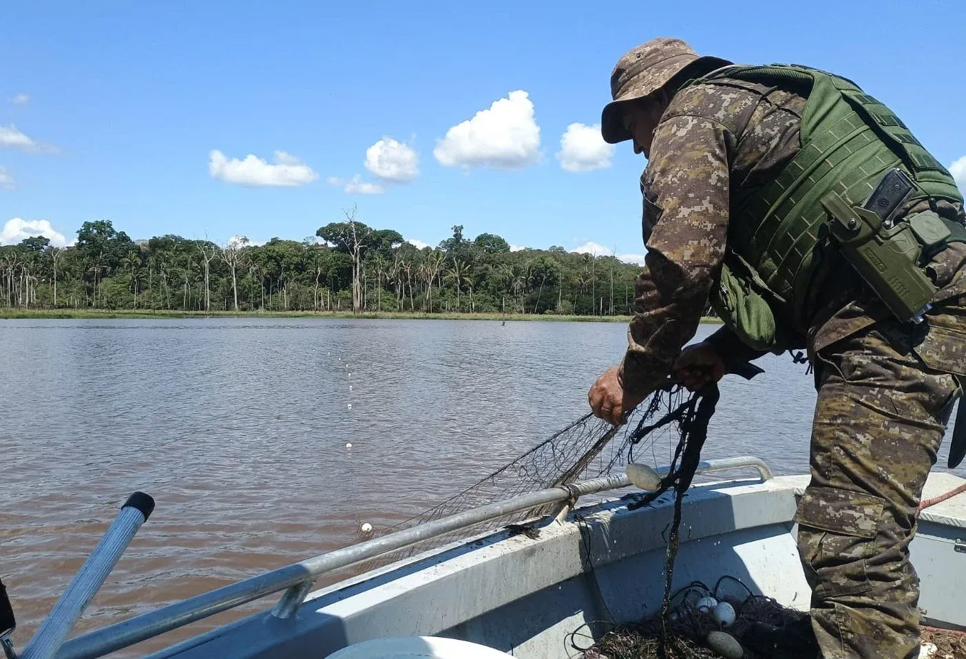 Operação no rio Madeira apreende quase 100 quilos de pescado irregular