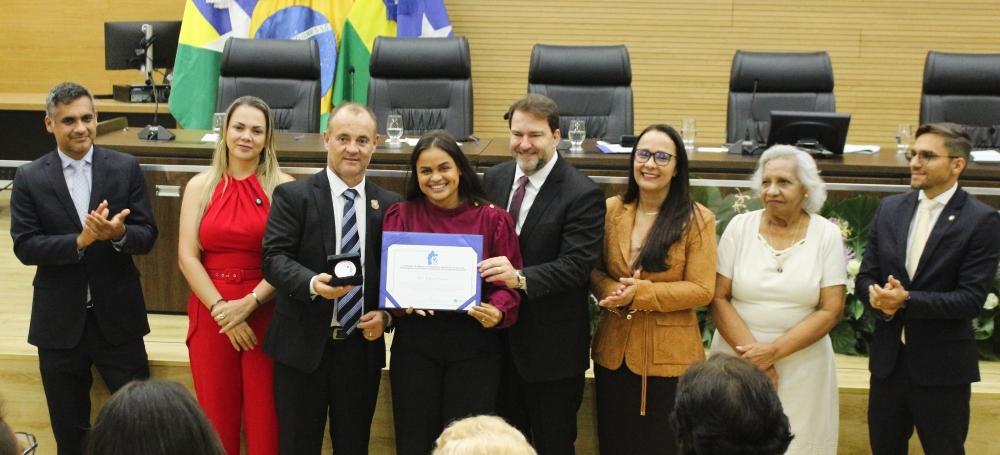 Dra. Taíssa é homenageada com Medalha Comemorativa dos 42 anos da Constituição de Rondônia
