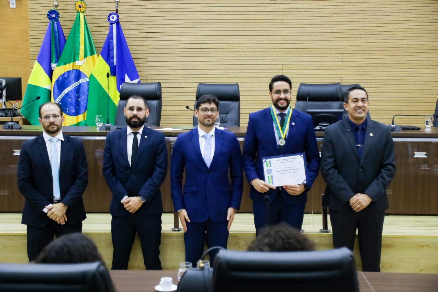 Eyder Brasil concede Medalha do Mérito Legislativo ao Iperon