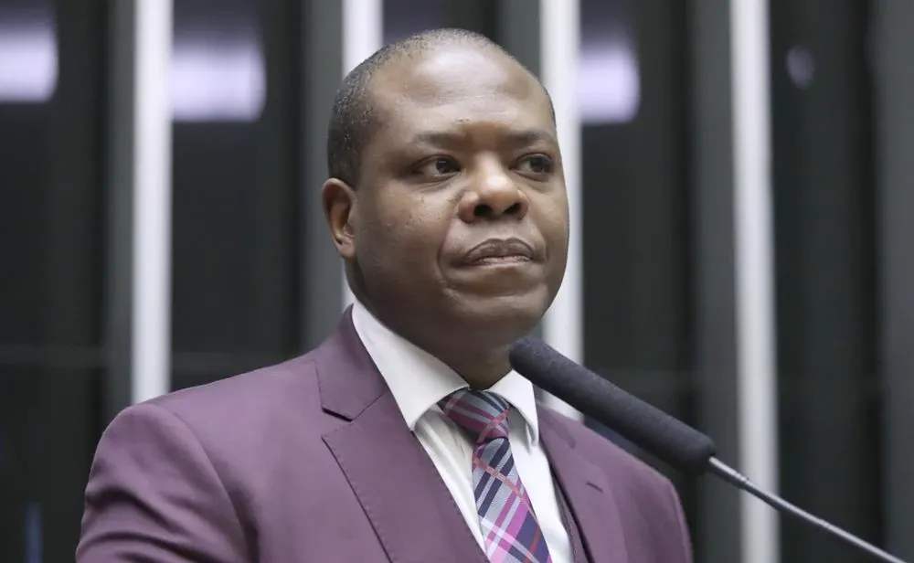 PF indicia ex-ministro Silvio Almeida por importunação sexual; caso segue para a PGR